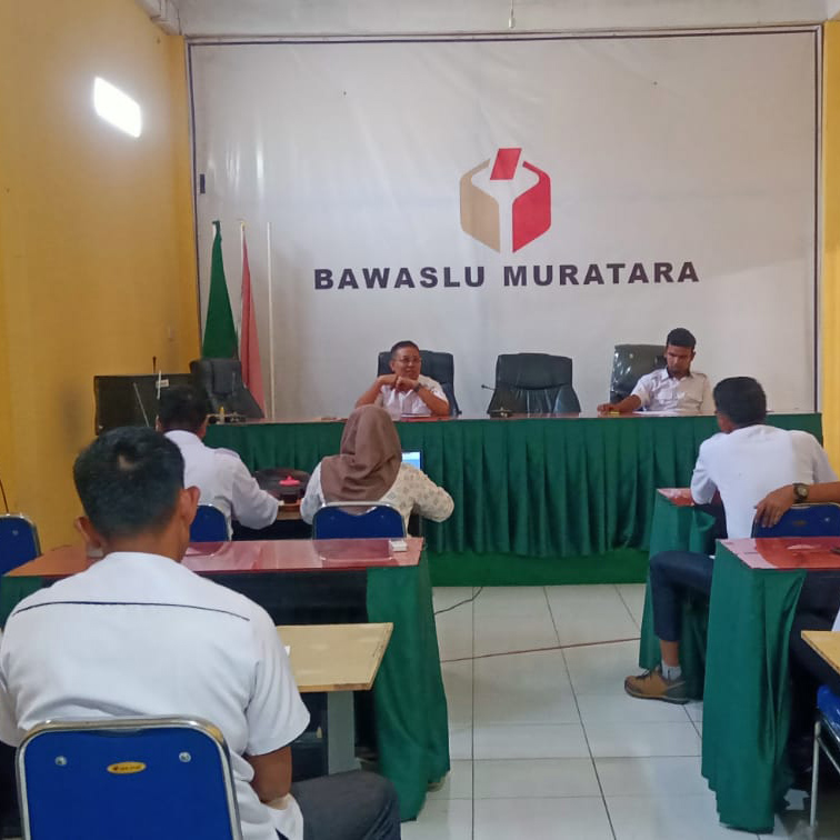 Rapat Jajaran Internal Bawaslu Muratara, Herman Suandi : Utamakan Kerja Profesional 