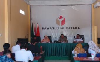 Pimpin Rapat Perdana di Kantor Bawaslu, Komisioner Bawaslu Muratara ajak Jajaran Bawaslu Optimalkan Kerja-Kerja Pengawasan